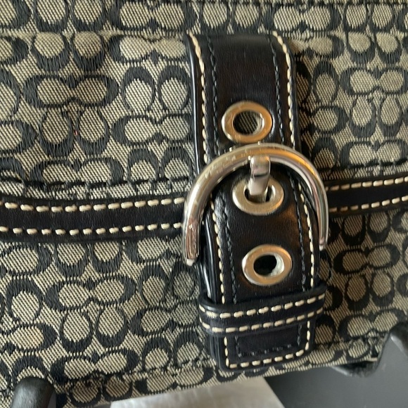 Coach: Black & Gray Signature Wristlet/Clutch- Silver Tone - Picture 3 of 14